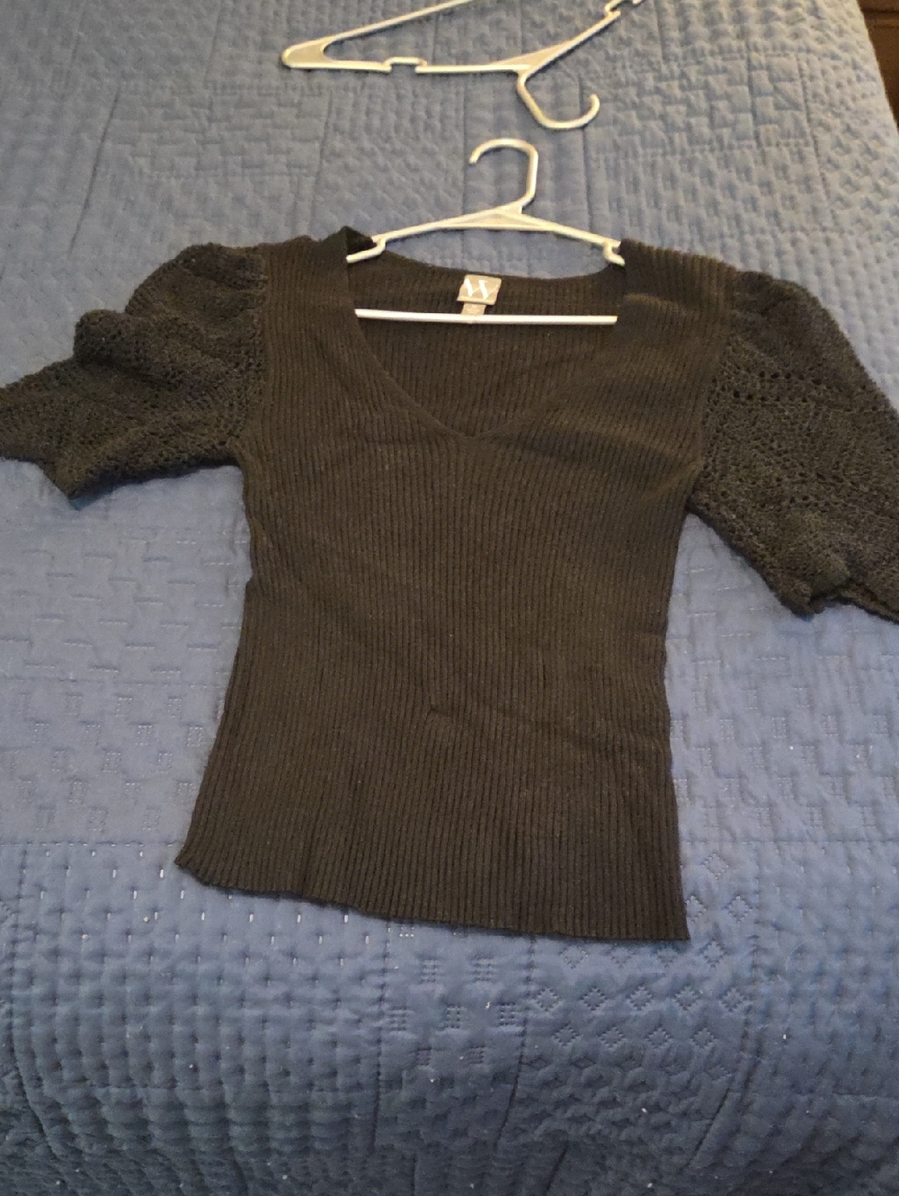 EUC Black V-Neck Puff Sleeve Ribbed Women's Sweater